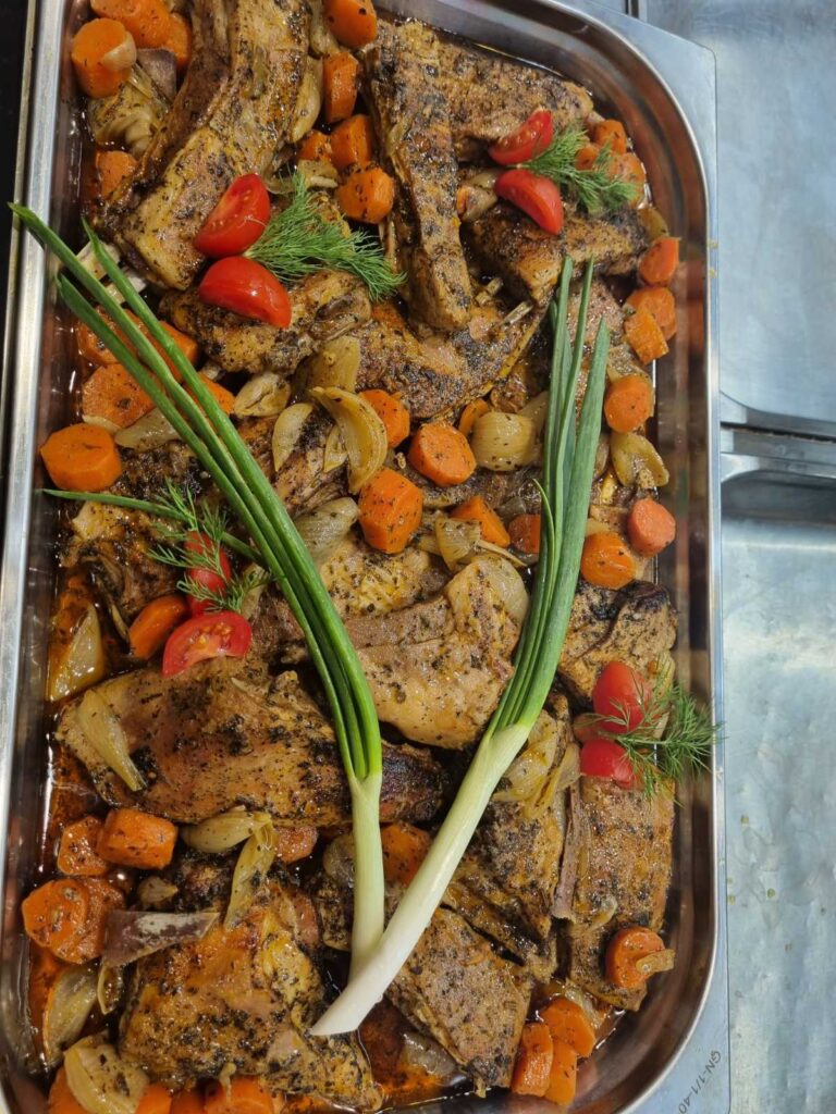 Агнешко печено на фурна с моркови – големи парчета месо от Koko Foods Казанлък