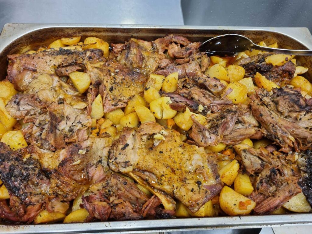 Агнешко с пресни картофи – домашно приготвено ястие от Koko Foods Казанлък