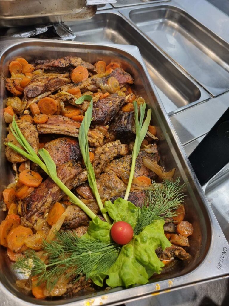 Агнешко печено със зеленчуци – домашно ястие на фурна от Koko Foods Казанлък