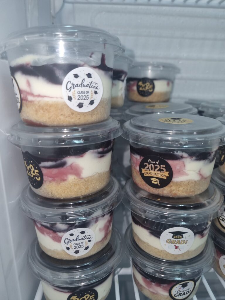 Домашен десерт на три слоя – крем с бисквити от KOKO FOODS, приготвен в Казанлък