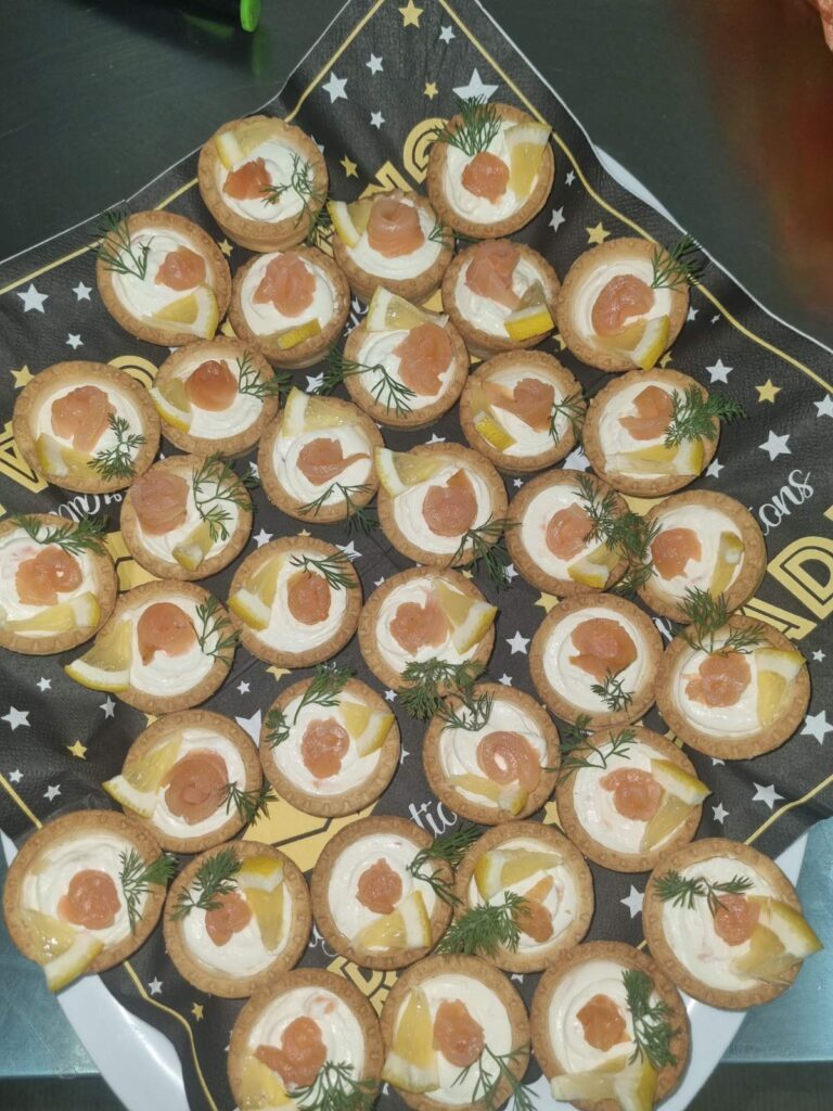 Хапки с пушена сьомга и лимон – елегантен кетъринг от KOKO FOODS, приготвен в Казанлък