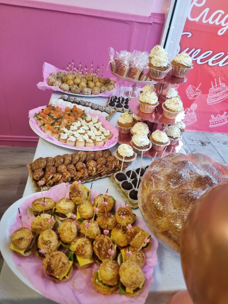 Кетъринг подредба за фирмено събитие от KOKO FOODS в Казанлък – стилна и професионална услуга