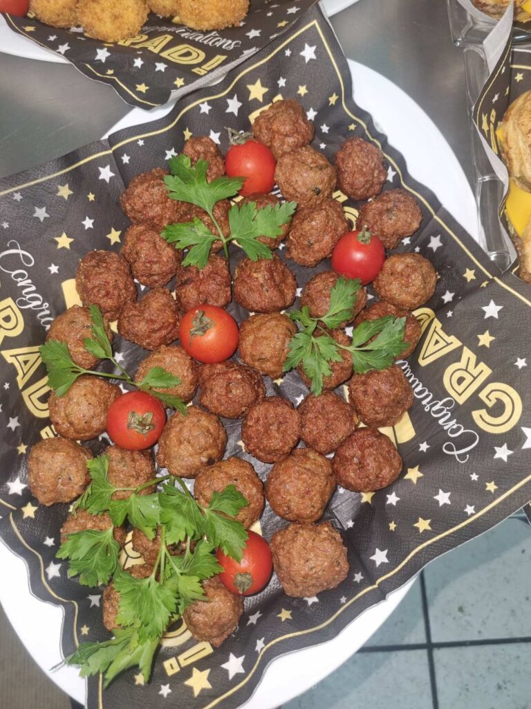 Мини кюфтенца – кетъринг хапка от KOKO FOODS, приготвена в Казанлък