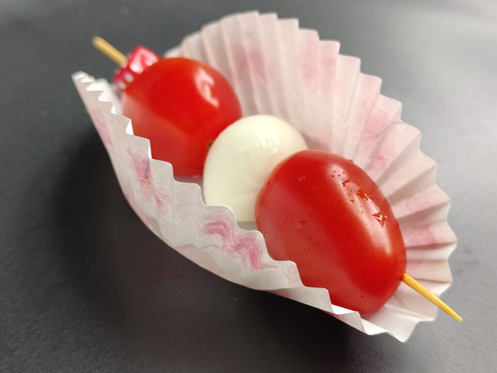 Шишче с чери домати и моцарела – Koko Foods Казанлък