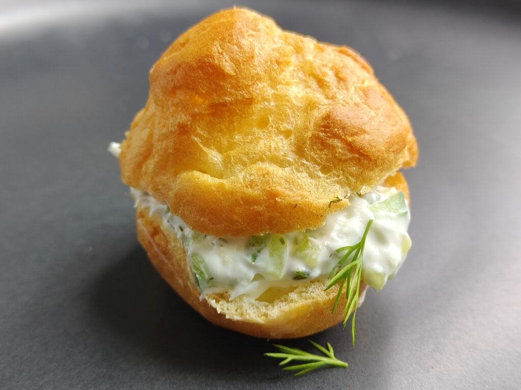 Солен еклер с млечна салата – Koko Foods Казанлък