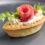 Солена тарталета с млечен мус и колбас – Koko Foods Казанлък